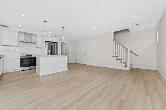 48 Ash Ave B, Somerville, MA 02145