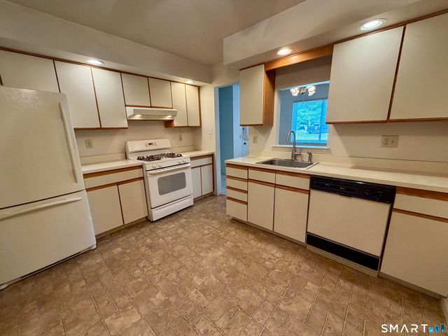210 Windgate Circle A, Monroe, CT 06468