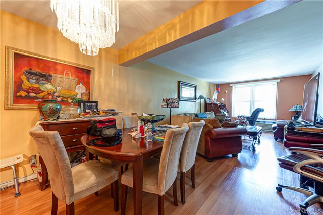 100 Brooklyn Avenue 2R, Freeport, NY 11520