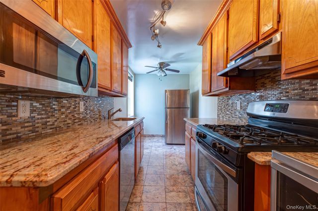 100 Brooklyn Avenue 2R, Freeport, NY 11520