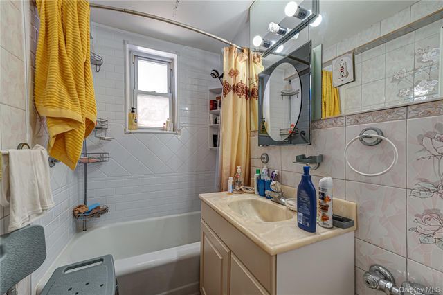100 Brooklyn Avenue 2R, Freeport, NY 11520