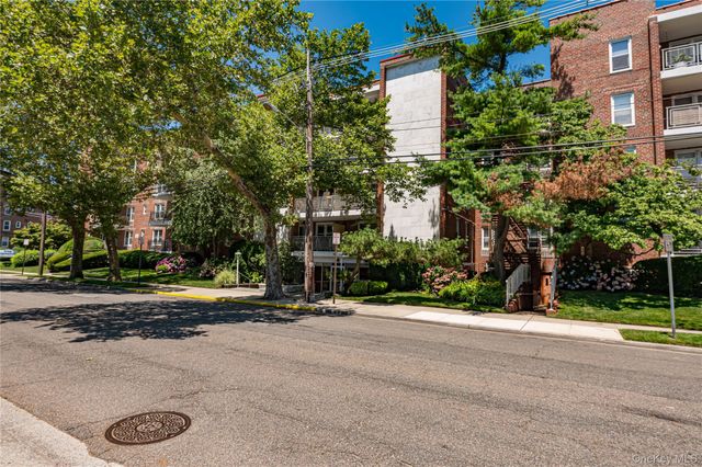 100 Brooklyn Avenue 2R, Freeport, NY 11520