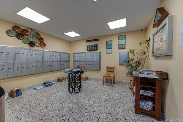 100 Brooklyn Avenue 2R, Freeport, NY 11520