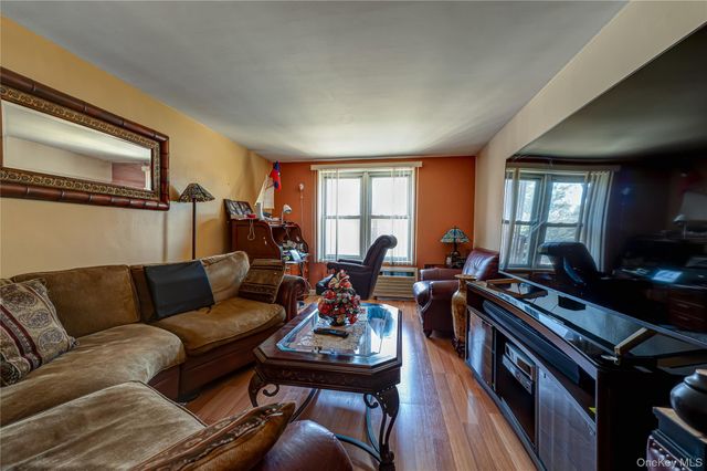 100 Brooklyn Avenue 2R, Freeport, NY 11520