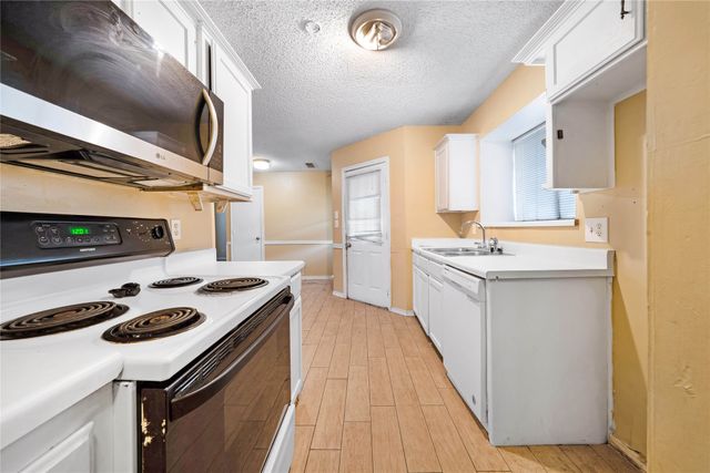 700 Long Court, Cedar Hill, TX 75104