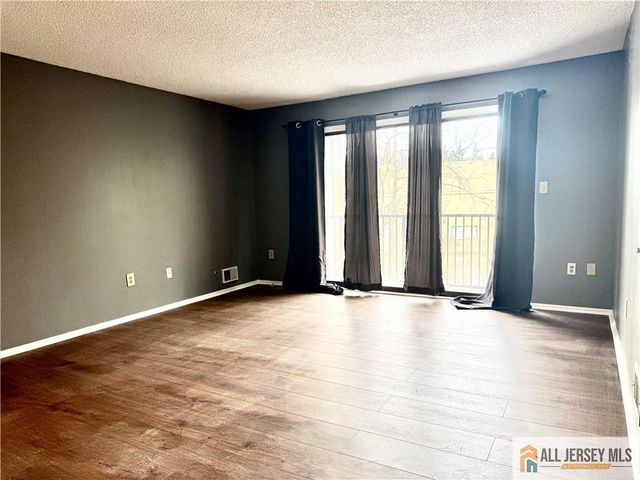 31 Voscek Court, Lawrence, NJ 08648