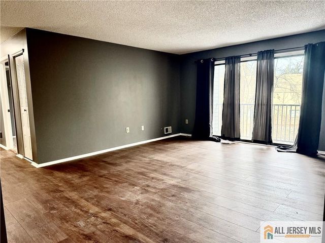 31 Voscek Court, Lawrence, NJ 08648