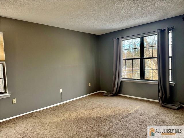 31 Voscek Court, Lawrence, NJ 08648