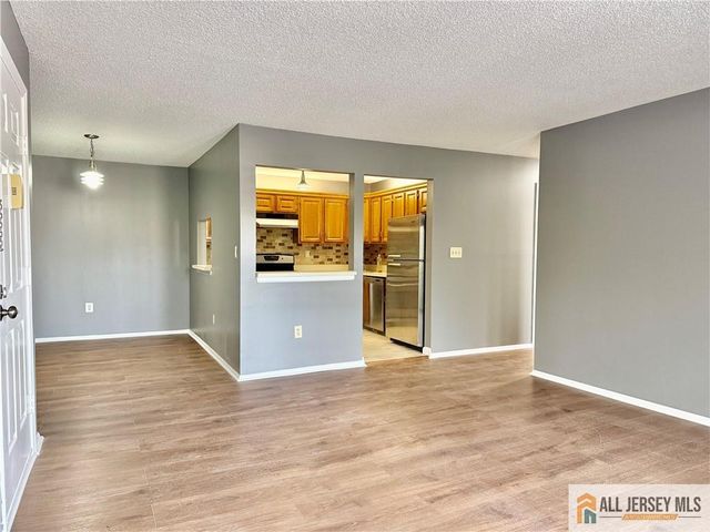 31 Voscek Court, Lawrence, NJ 08648