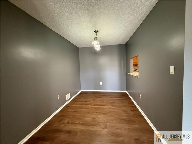 31 Voscek Court, Lawrence, NJ 08648