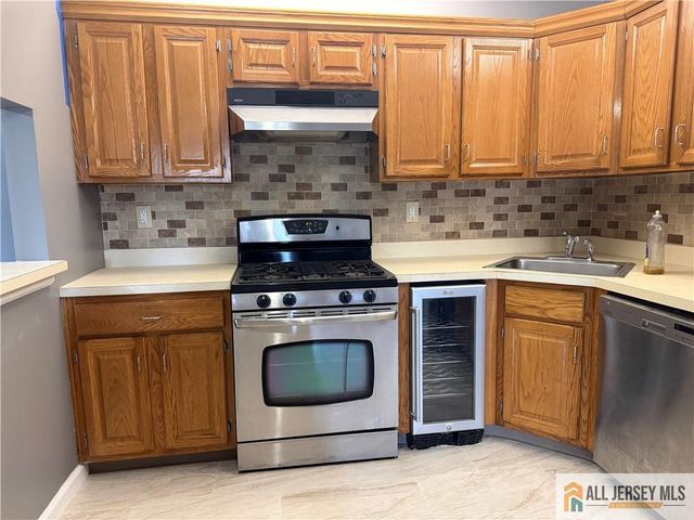 31 Voscek Court, Lawrence, NJ 08648