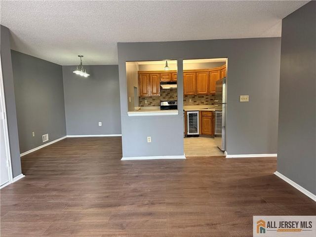 31 Voscek Court, Lawrence, NJ 08648