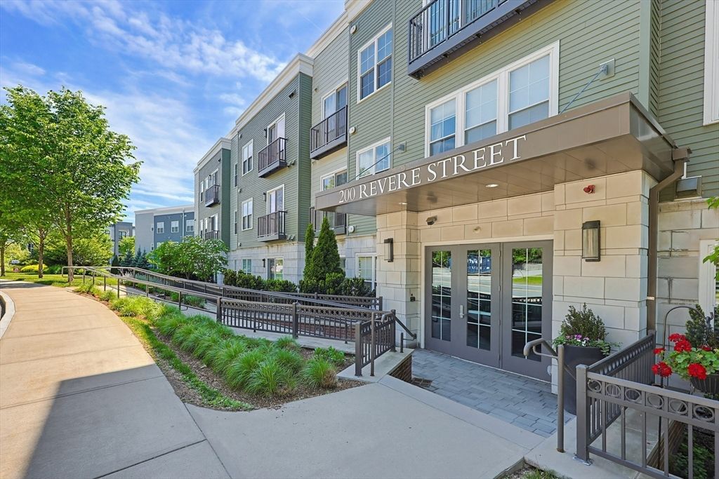 200 Revere St 4209, Canton, MA 02021