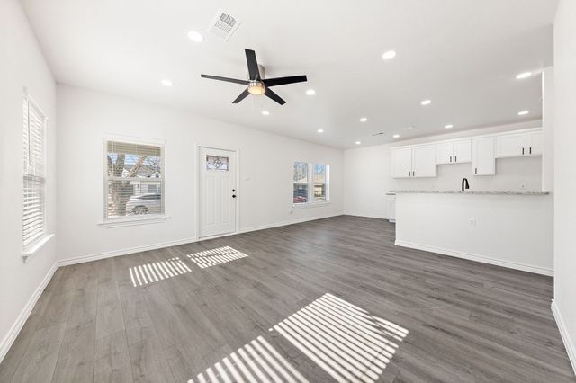 2330 Idaho Avenue, Dallas, TX 75216