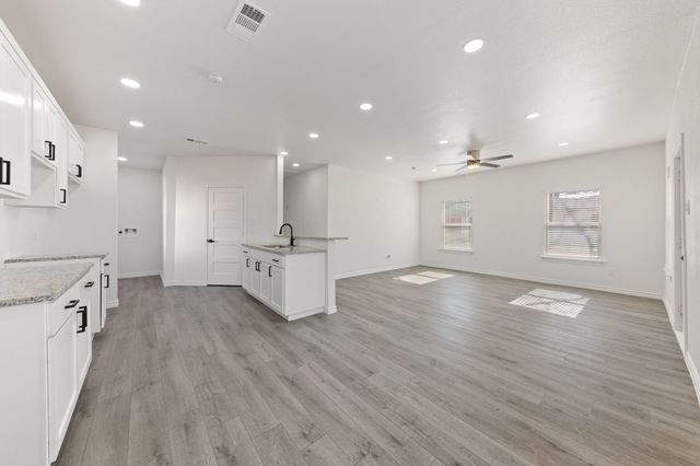 2330 Idaho Avenue, Dallas, TX 75216