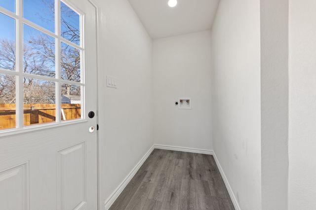 2330 Idaho Avenue, Dallas, TX 75216