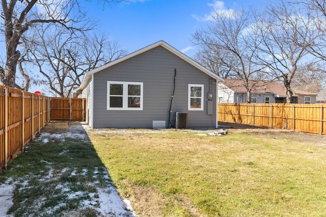 2330 Idaho Avenue, Dallas, TX 75216