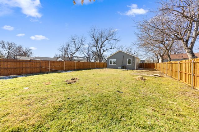 2330 Idaho Avenue, Dallas, TX 75216