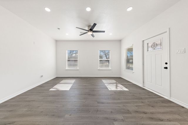 2330 Idaho Avenue, Dallas, TX 75216