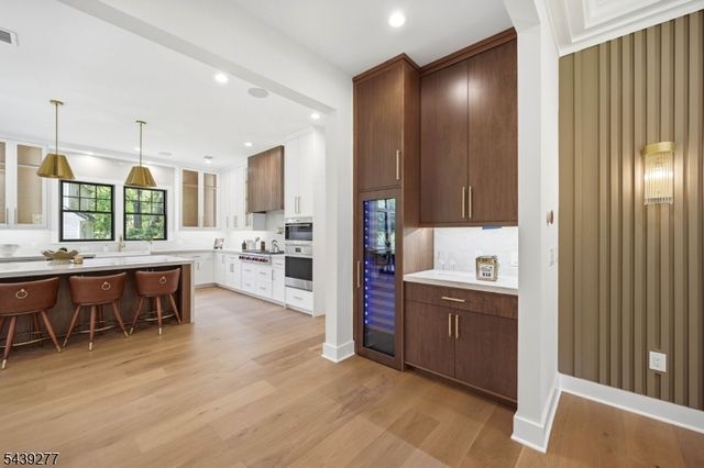 12 Locust Pl, Livingston Twp., NJ 07039