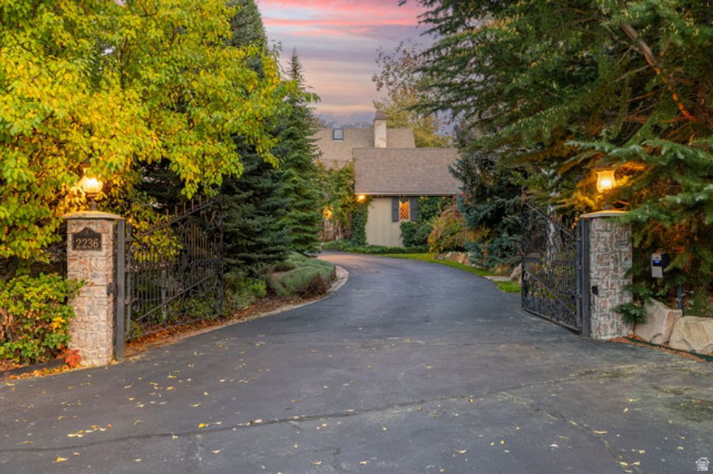 2238 E COTTONWOOD COVE LN, Cottonwood Heights, UT 84121 — photo 3