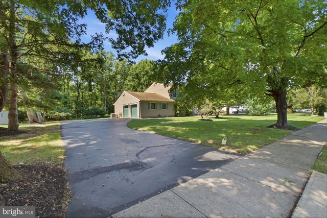 15 WAYNE WAY, East Windsor, NJ 08520