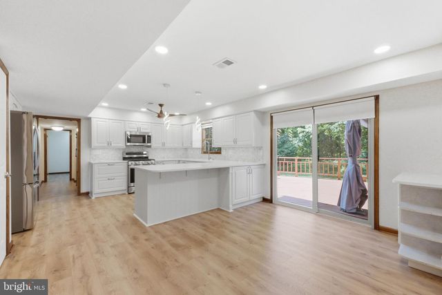 15 WAYNE WAY, East Windsor, NJ 08520