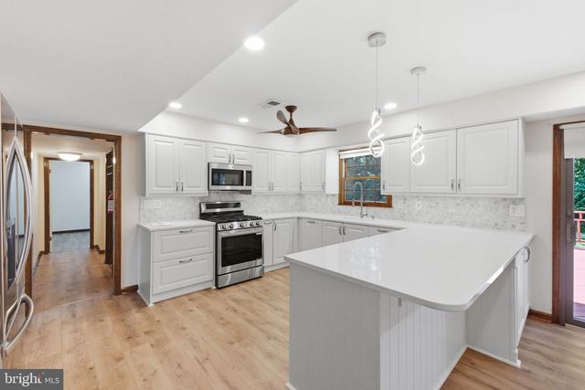 15 WAYNE WAY, East Windsor, NJ 08520