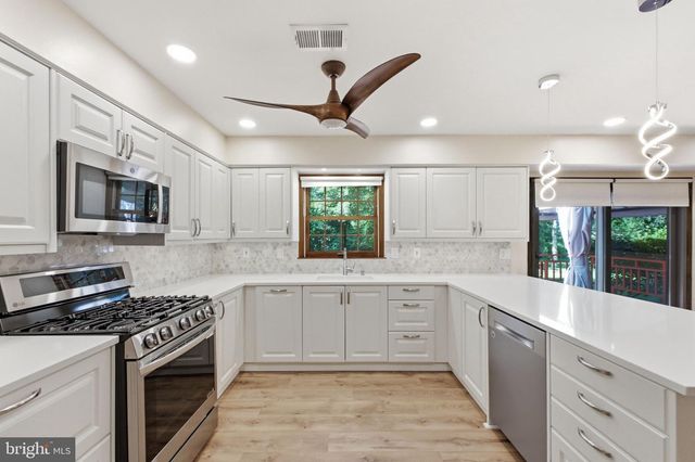 15 WAYNE WAY, East Windsor, NJ 08520