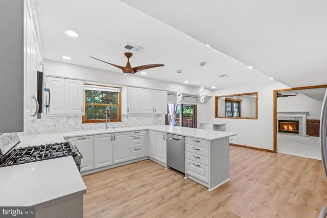 15 WAYNE WAY, East Windsor, NJ 08520