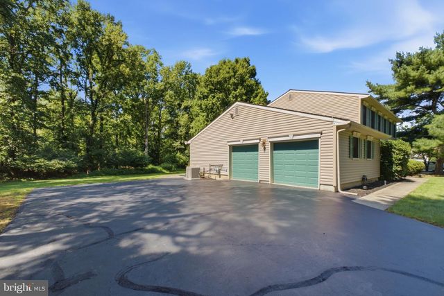 15 WAYNE WAY, East Windsor, NJ 08520