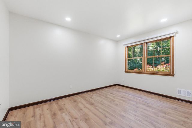 15 WAYNE WAY, East Windsor, NJ 08520