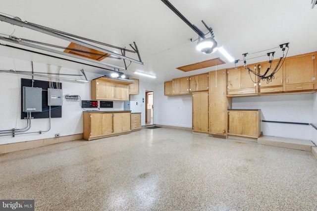 15 WAYNE WAY, East Windsor, NJ 08520