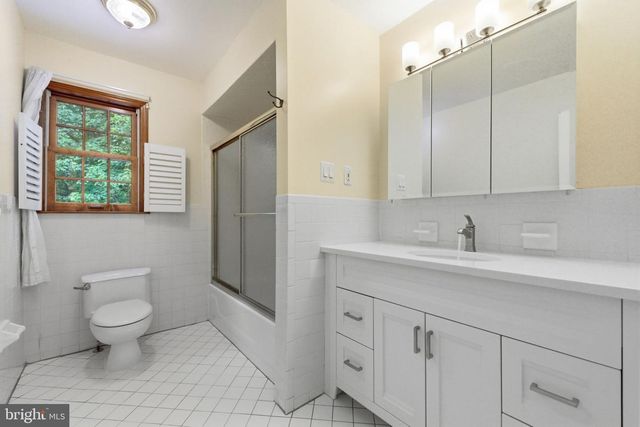 15 WAYNE WAY, East Windsor, NJ 08520