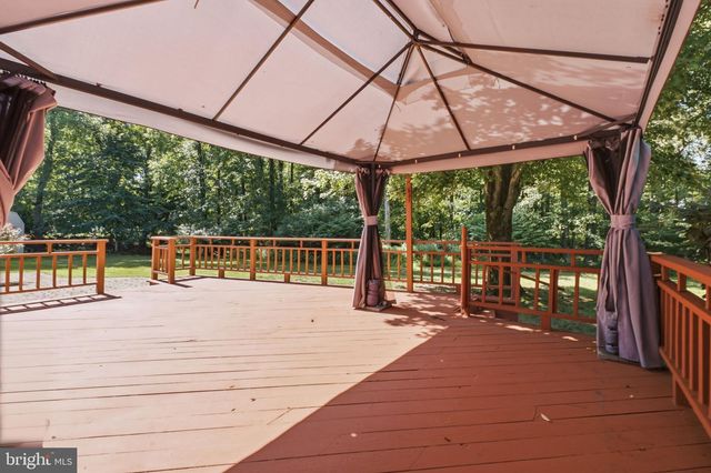 15 WAYNE WAY, East Windsor, NJ 08520