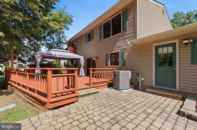 15 WAYNE WAY, East Windsor, NJ 08520