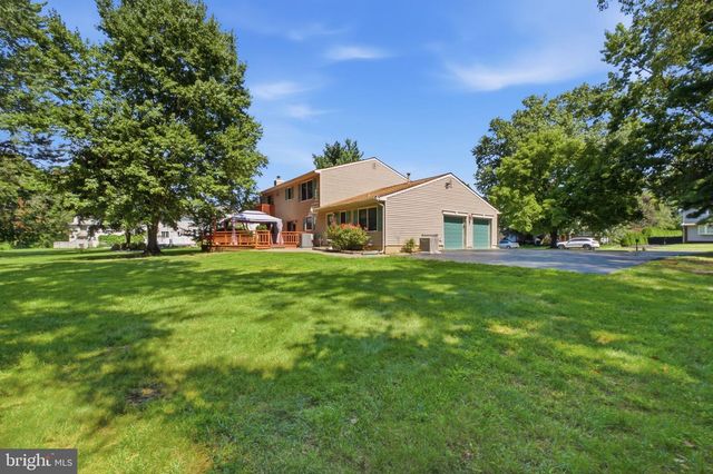 15 WAYNE WAY, East Windsor, NJ 08520