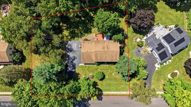 15 WAYNE WAY, East Windsor, NJ 08520