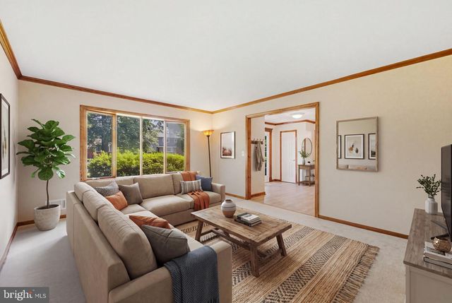 15 WAYNE WAY, East Windsor, NJ 08520