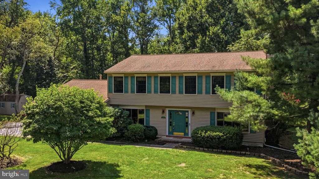 15 WAYNE WAY, East Windsor, NJ 08520