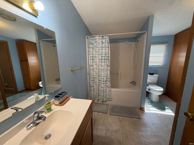 3015 Benjamin Lane, Vincennes, IN 47591