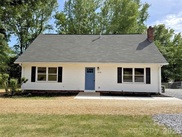 806 S Laurel Street, Lincolnton, NC 28092