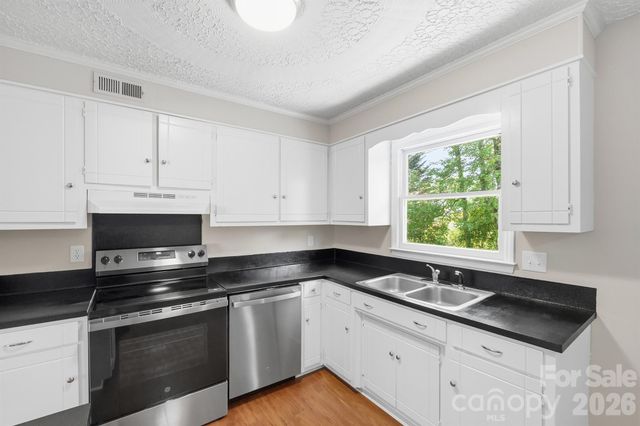 806 S Laurel Street, Lincolnton, NC 28092