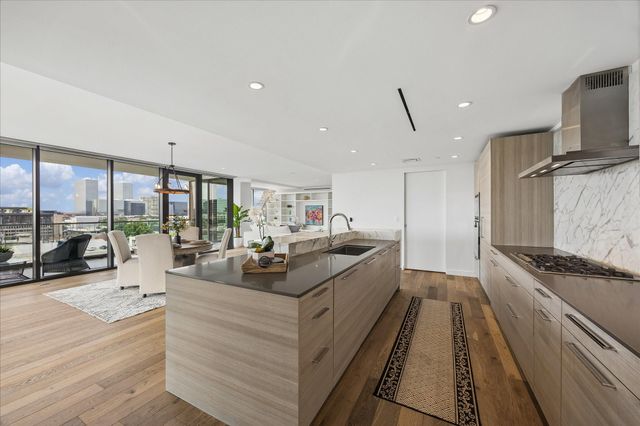 3433 Westheimer Road 702, Houston, TX 77027