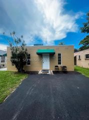 1670 Harding St b, Hollywood, FL 33020