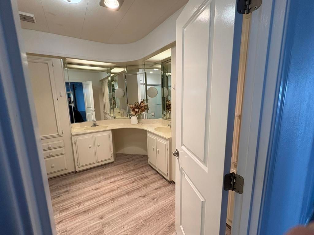 Image 14 of property listing at 39880 Palm Greens Parkway, Palm Desert, CA 92260