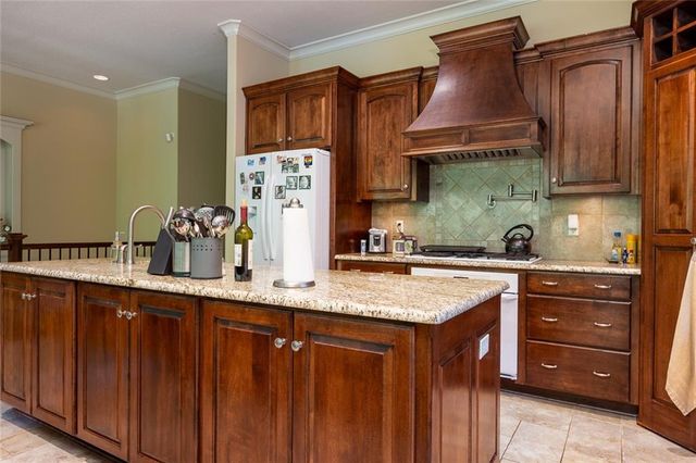 4530 Verona Drive, Riverside, MO 64150
