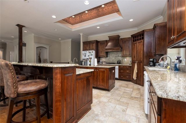 4530 Verona Drive, Riverside, MO 64150