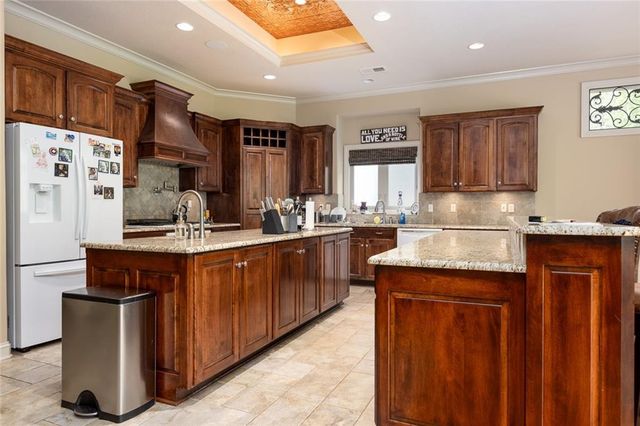 4530 Verona Drive, Riverside, MO 64150