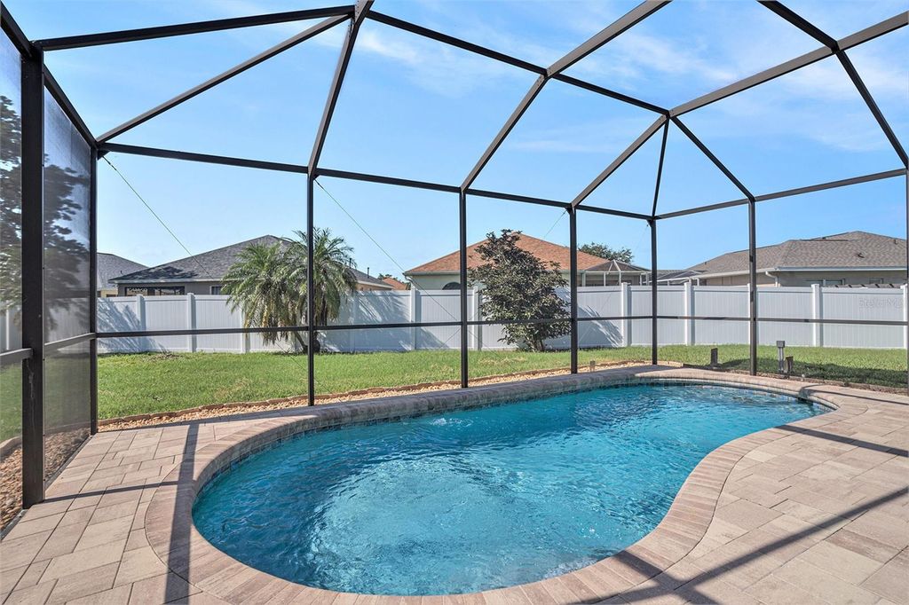 Image 2 of property listing at 1135 MILLBROOK CIRCLE, Bradenton, FL 34212